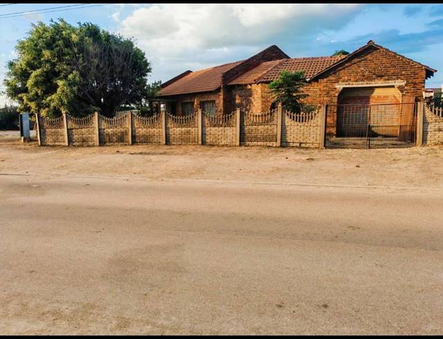 3 BEDROOM HOUSE FOR SALE IN SESHEGO C